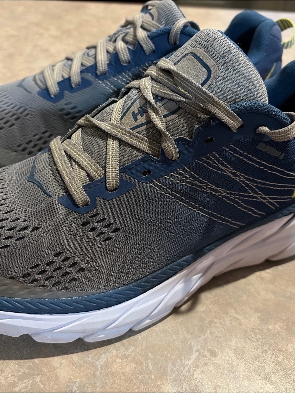 HOKA ONE CLIFTON SHOES WOMENS SIZE 7